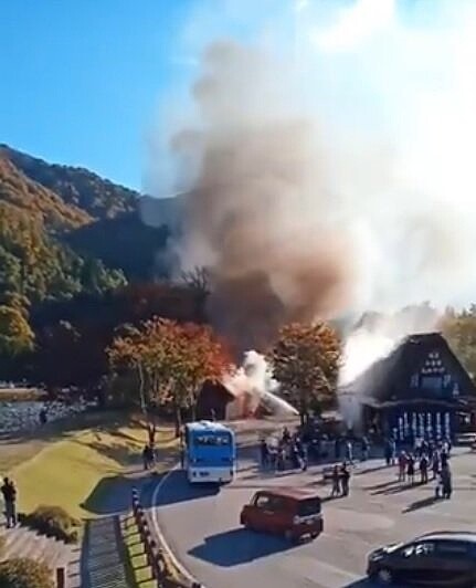 白川鄉合掌村今驚傳火警。圖/取自推特