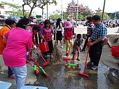 小黑蚊入侵台南北區公園　居民防蚊大作戰