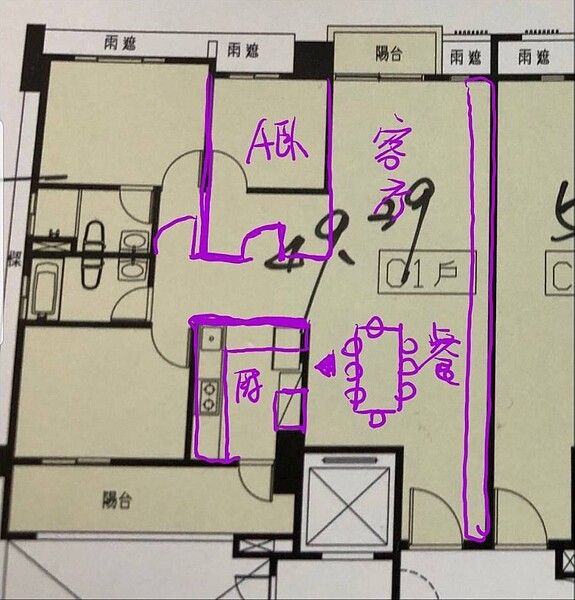 設計師提出另一種解法，解決坪效浪費與收納空間不足的問題。圖／摘自PTT、盧淑媛