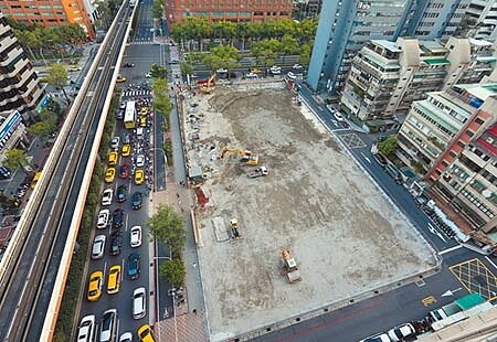目前地上權「地王」為空軍官兵活動中心，每坪單價達720萬元。圖／本報資料照片 