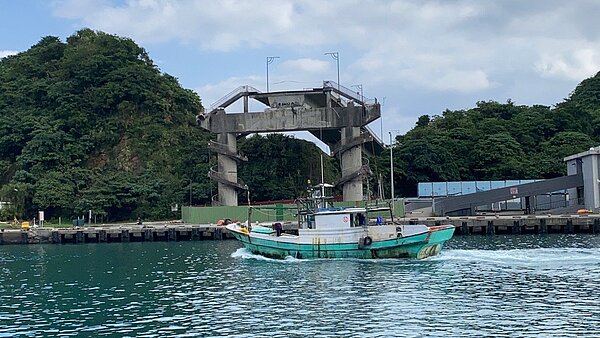南方澳跨港大橋斷裂,斷橋完拆後,恢復正常航道,交通部昨天宣布,啟動重建。記者羅建旺/攝影