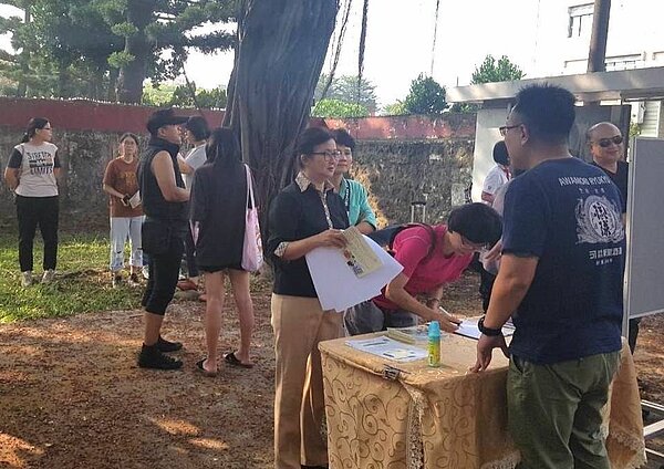 「樂群村駐村計畫—眷村築夢」釋出5戶開放申請，吸引許多人來看屋。圖／高雄市文化局提供