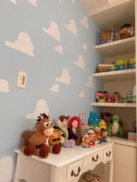 一名女網友，把自己房間打造成安弟的房間，吸引許多「玩具迷」留言朝聖。圖／翻攝Dcard