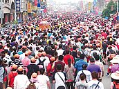 數萬信眾隨駕　跋涉200公里　白沙屯媽來北港刈香