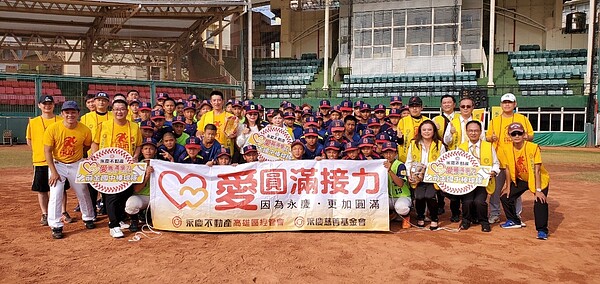 熱心公益的永慶不動產,已連續4年贊助前金國中棒球隊,協助購置新球衣、球具與相關裝備。圖/永慶房屋提供