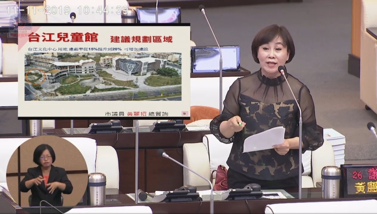 台南市議員黃麗招關切安南區兒童館是危樓。圖／記者修瑞瑩攝影