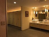 百貨等級！這學校廁所質感爆棚