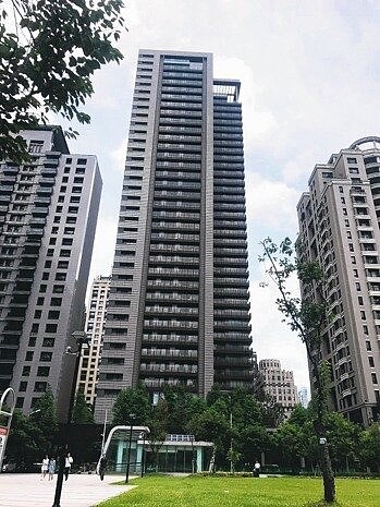 「寶璽天睿」預計年底交屋,此案總銷85億元、已售逾五成,其中台商占比高達八成。 本報系資料庫