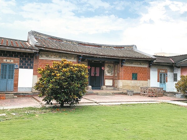 台中市定古蹟「筱雲山莊」已有150多年,全區可見清代、日據到現代的建築風貌,在台灣建築史是特例。 圖/中市文資處提供