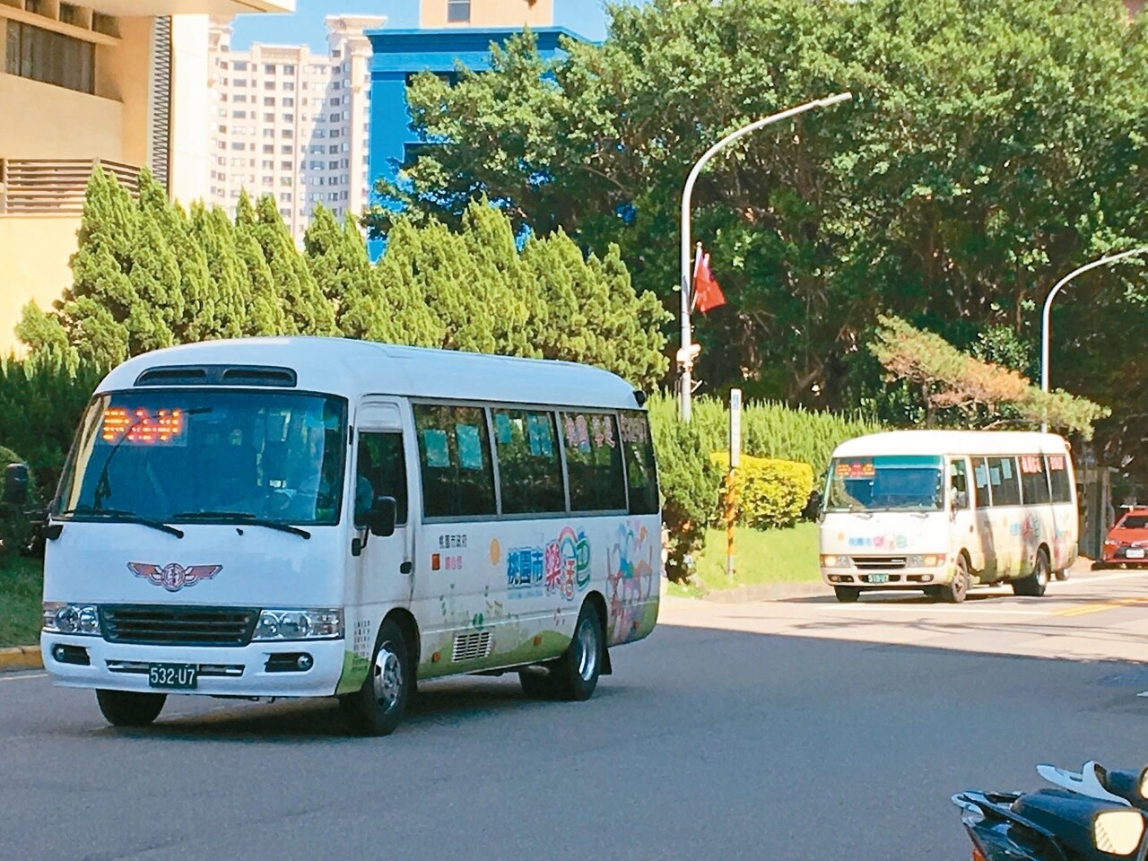 桃園市免費公車「樂活巴」現有88條路線，由於部分路線載客率低，交通局有意裁撤。 記者張裕珍／攝影