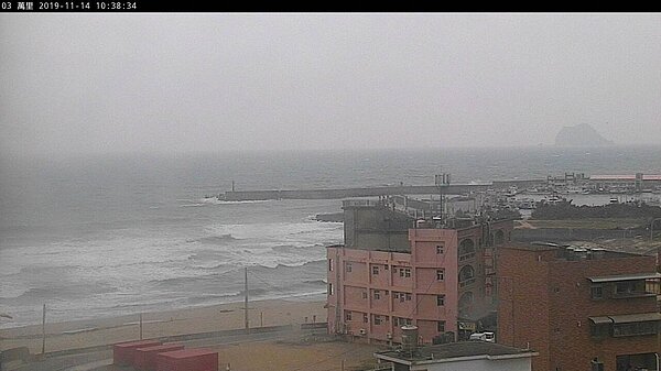 新北市空氣品質明顯變差,圖為萬里外海。圖/擷取自環保署