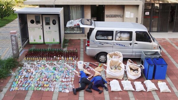 新竹市7月起，啟用24小時的「無人回收站」，至今短短3個月，已回收瓶罐超過30萬支。圖／新竹市環保局提供