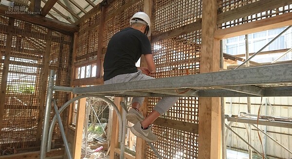 六龜的池田屋,牆體是「編菅莖夾泥牆」,是高雄目前少數僅存的建築樣式。照片高雄市都發局提供