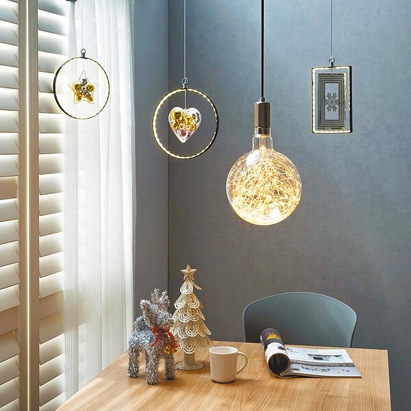 客廳花燈只要增添一、兩盞給人溫暖感受的黃燈,居家空間的幸福感隨手可得。(特力屋提供/洪凱音台北傳真)