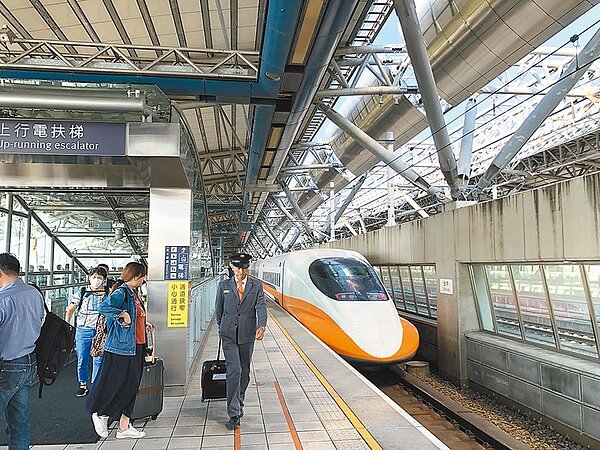 高鐵、台鐵及捷運三鐵共構轉運節點,將成為未來生活中的一大便利,直接帶動房市發展。(圖/黃繡鳳)