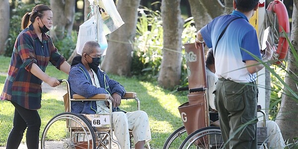 國人一生中長照需求時間約7.3年,若以每月3.5萬元的照護費來推估,國人退休後的照護費用至少要預留300萬元以上。圖/中時報系資料照片