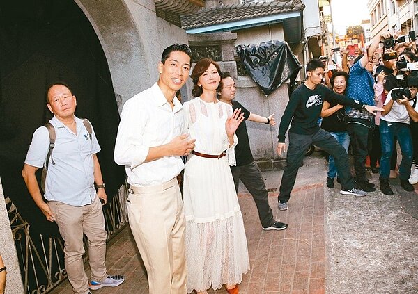 林志玲(右)在台南美術館舉辦婚宴。昨日她與AKIRA出面和媒體打招呼。 圖/聯合報系資料照片