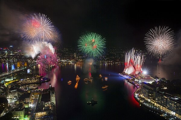雪梨塔登高欣賞超狂360度視野,體驗南半球的倒數時光。圖/雄獅旅遊提供