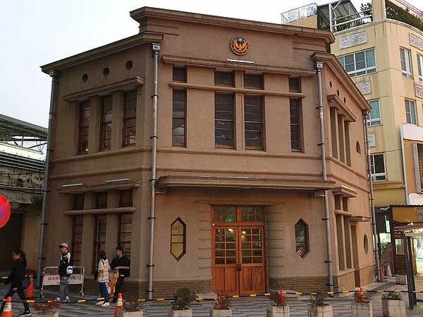 頂街派出所舊址建物為台中市政府歷史建築,位在人來人往的豐原火車站旁,行經旅客不經多看一眼。 圖/聯合報系資料照片