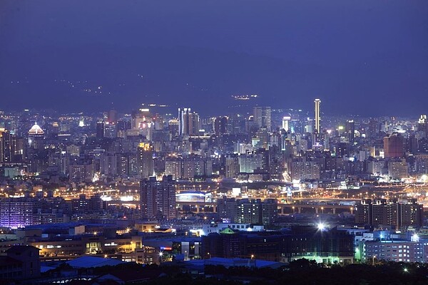 《同學麥娜絲》取景之一的台中望高寮夜景。圖/台中觀光旅遊網