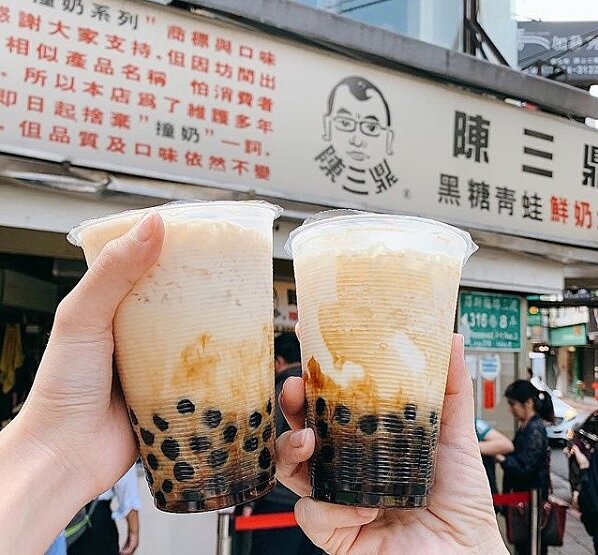 公館知名手搖飲陳三鼎，是台大商圈的人氣排隊美食。圖／截自instagram@pimtha