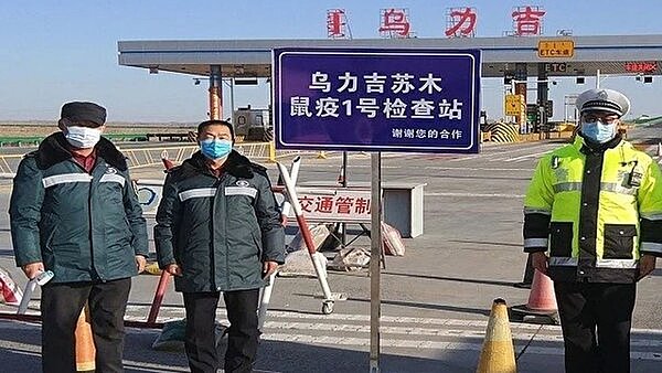 內蒙古阿拉善當地設立鼠疫檢查站。圖翻攝自微博