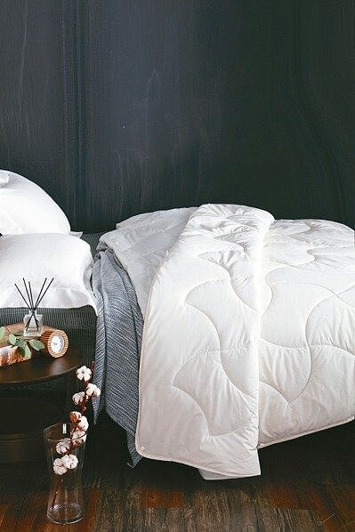 防蟎熱反射冬被,採用100%可水洗羊毛。 圖/HOLA提供