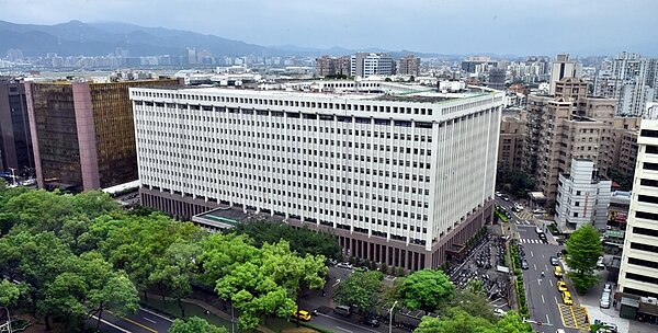 市場資金有望轉進16檔新F4概念股,分別為台塑集團的台塑等、官股行庫的兆豐金、5G概念的致茂、金像電及生技的精華等四大類型。圖為台塑大樓外觀。圖/本報資料照片