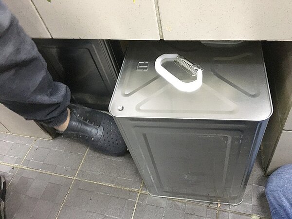 台北市衛生局10月針對文創園區周邊80家餐飲業者,進行專案稽查,如今初查結果出爐,共51家有衛生缺失。圖/台北市衛生局提供