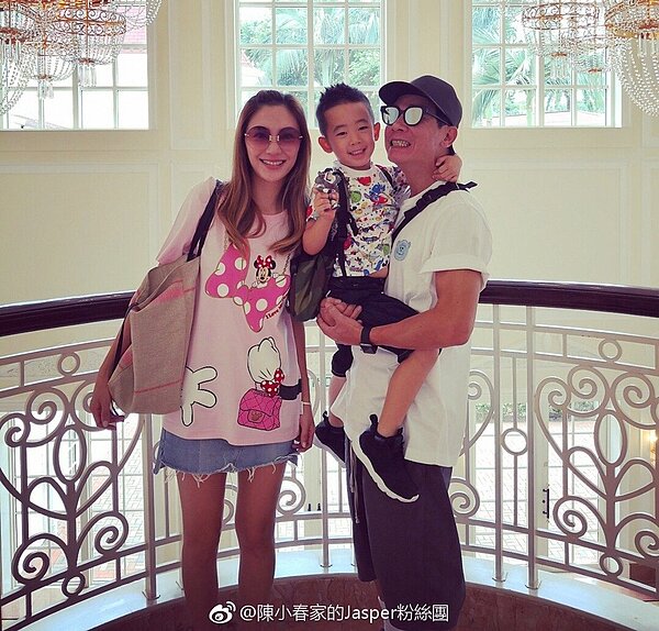 陳小春一家人。圖/擷自微博