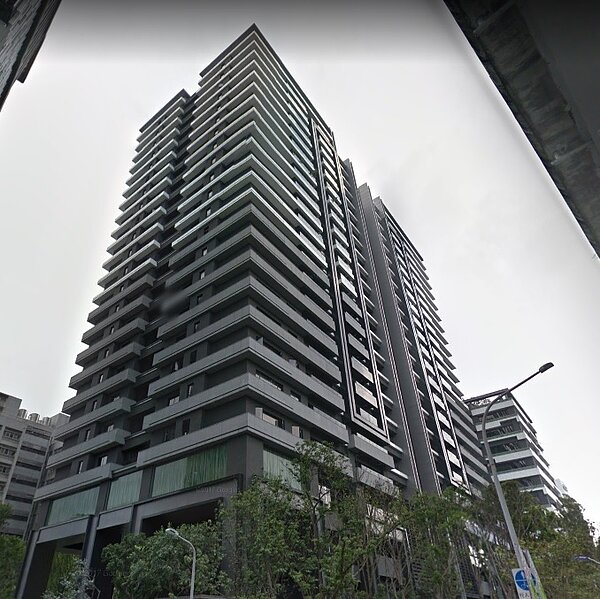 都更豪宅「明日博」17戶全數流標,據悉主要是因為市面上成屋多,標售價格對買家而言較無吸引力。圖/google map