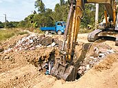 嘉縣農地挖出廢棄物　最重可判5年