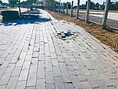台中水湳經貿園區人行道　才1年就壞