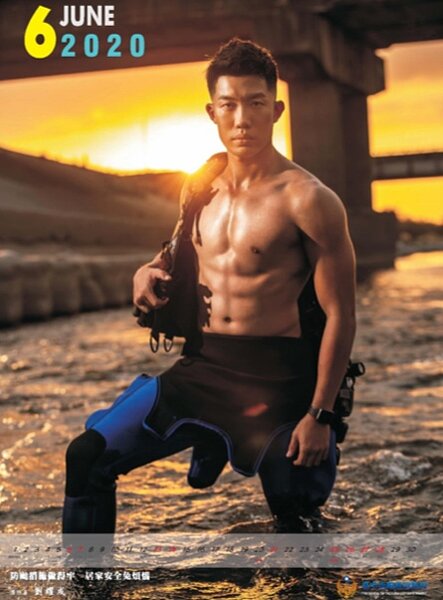 台中市消防局首次發表以消防人員為拍攝主題的2020年消防形象月曆,藉此宣導火災預防、災害應變、緊急救護等業務。圖/台中市消防局提供