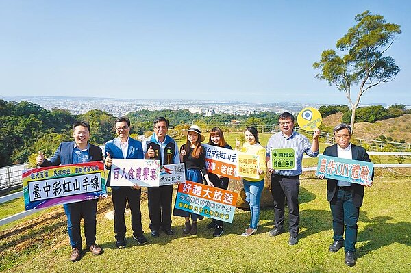 台中市百家民宿推出「台中彩虹山手線」創新旅遊體驗計畫,免費贈送入住遊客深度遊程。(王文吉攝)