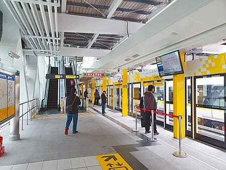 新北環狀線1月31日通車,路線貫穿中和核心地區,帶動中和及鄰近區域「逐捷運而居」的人口遷移。(葉書宏攝)