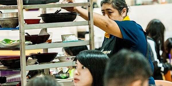 疫情符合「天災、事變或突發事件」,可放寬每天加班時數上限、調整國定假日、例假及特休假。圖/本報資料照片