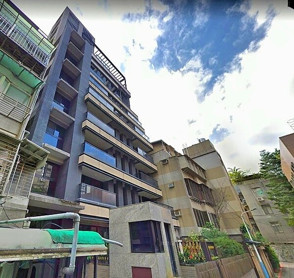 該建案位在大安區新生南路二段16巷10號,由於建商債務問題淪為爛尾樓,最終被送至法拍市場出售。圖/google maps