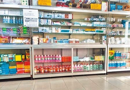 醫藥界擔心新冠肺炎疫情使得國際原物料斷鏈，會影響藥品供應，第一線的藥局可能首當其衝，希望政府拿出辦法因應。（莊曜聰攝） 