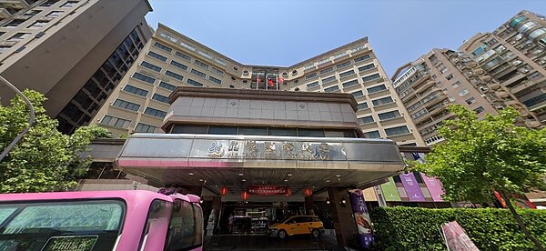 不敵疫情,晶悅國際飯店25日宣布,客房部將自4月1日起停止營運,全部飯店業務6月30日結束營業。圖/翻攝Google Maps