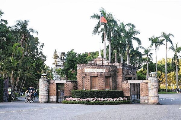 台大3月30日起實施門禁。圖/聯合報系資料照