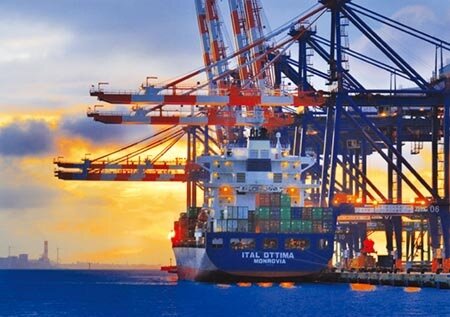 貨櫃船運今年砍掉約110班,創歷史新高。圖/本報資料照片