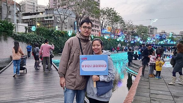 中港藍調光雕show即將落幕。圖/新北市水利局提供