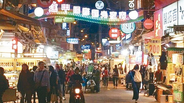台中市政府在全市22處立案輔導商圈推動消費抵用券,滿200元送20元,挺商圈度過疫期。 圖/聯合報系資料照片