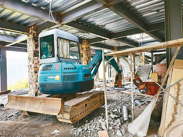 南投縣政府原訂昨天再拆另1處民宿違建,但業者耳聞縣府將強拆已自行拆除。 圖/南投縣政府建設處提供