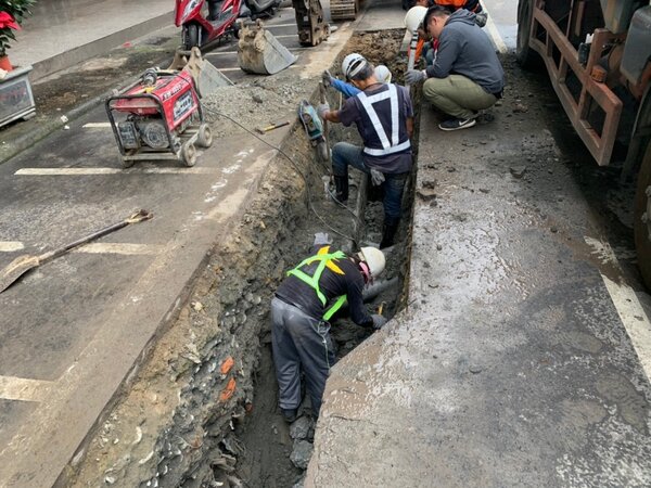 地下管線排除。圖／新北市政府水利局提供