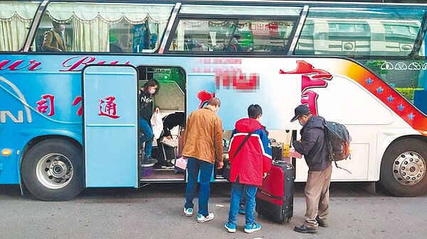 因應新冠肺炎疫情嚴重,政府將加碼補助遊覽車。圖/中時報系資料照