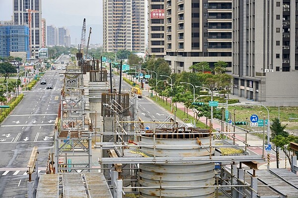 桃園捷運綠線墩柱施工情形。圖／桃園市捷運工程局提供