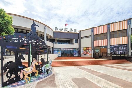 清明連假已展開,高公局表示將採「1+1」策略增闢戶外擺攤,讓銷售機會增倍。圖/中時報資料照