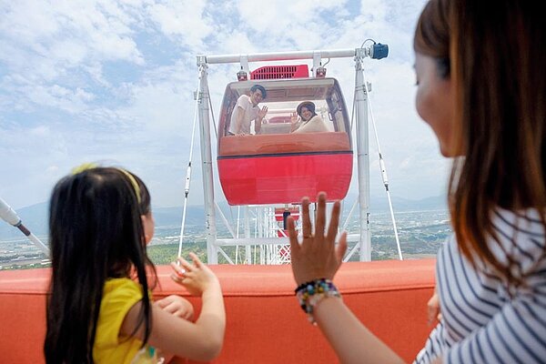 麗寶樂園兒童節祭出超值優惠,買一送一,消費滿百摩天輪全票半價,防疫用心、出遊安心。圖/麗寶樂園提供